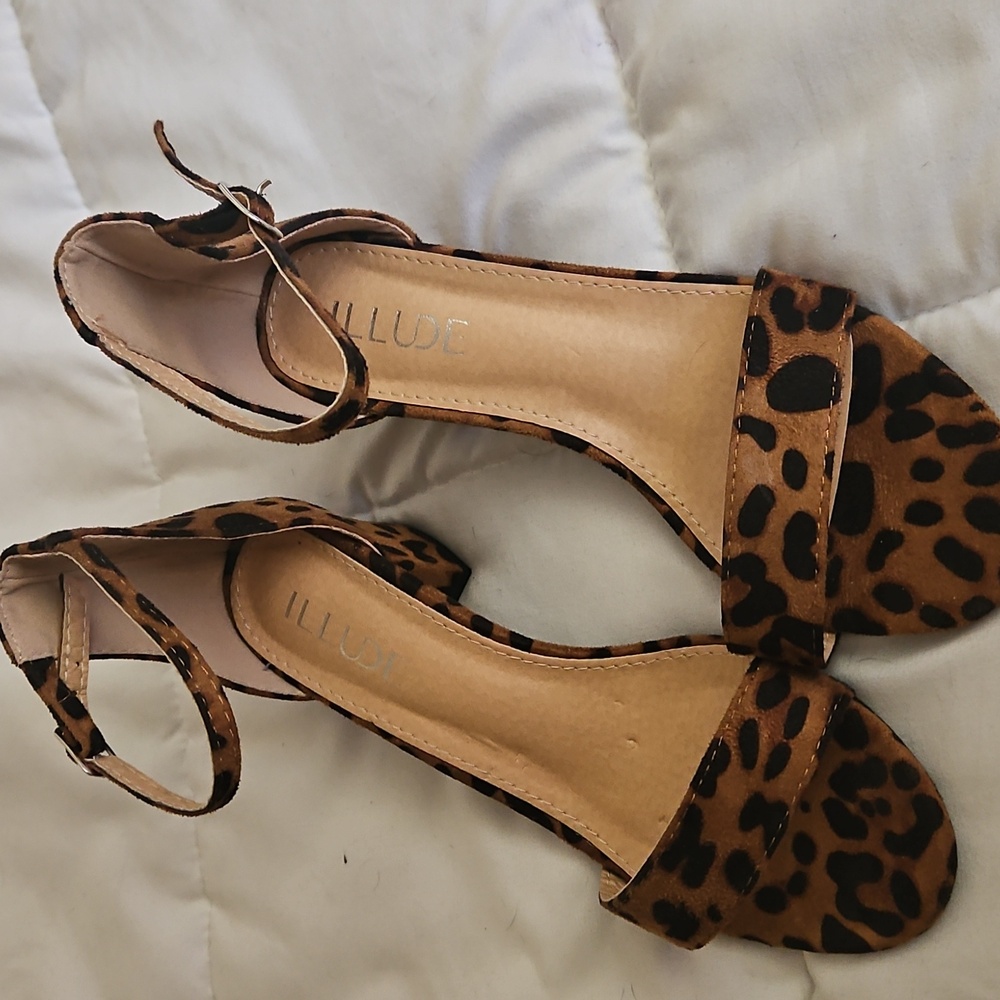 ILLUDE Animal Print Sandals Size 8